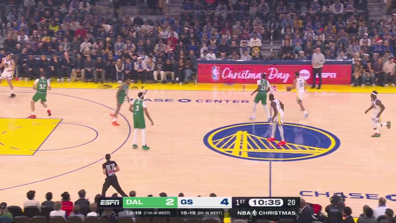 Lowlight Steph Curry with a horrible pass that leads to an easy fastbreak bucket for PJ Washington