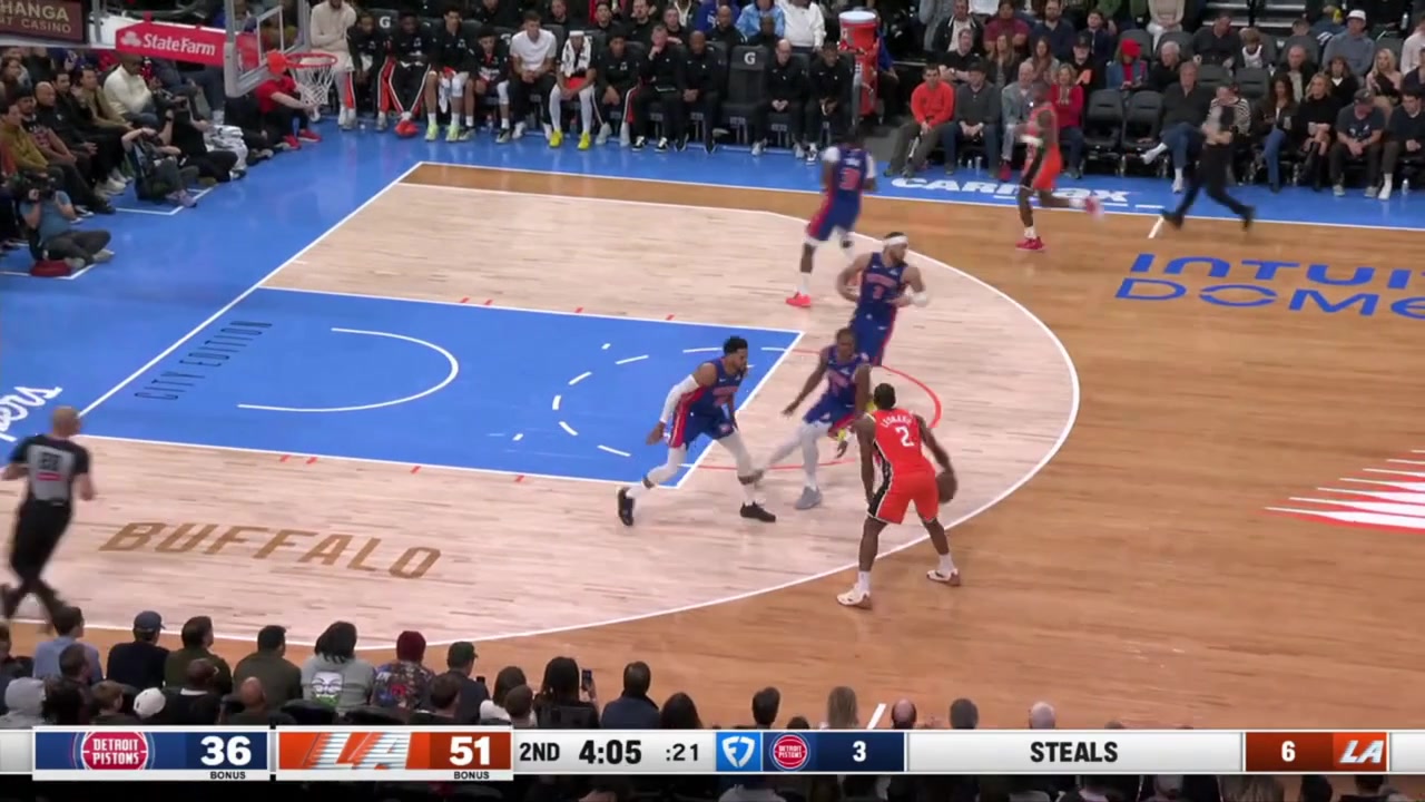 Kawhi Leonard creates space with a step-back and sinks the long two-pointer over Tobias Harris
