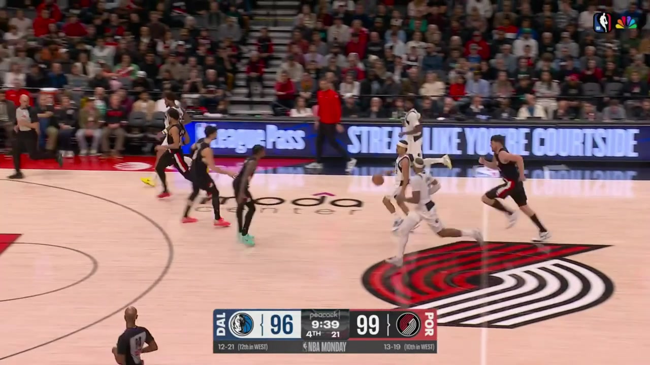 Klay Thompson hits the 3 in Sidy Cissoko's face and then celebrates with a replay