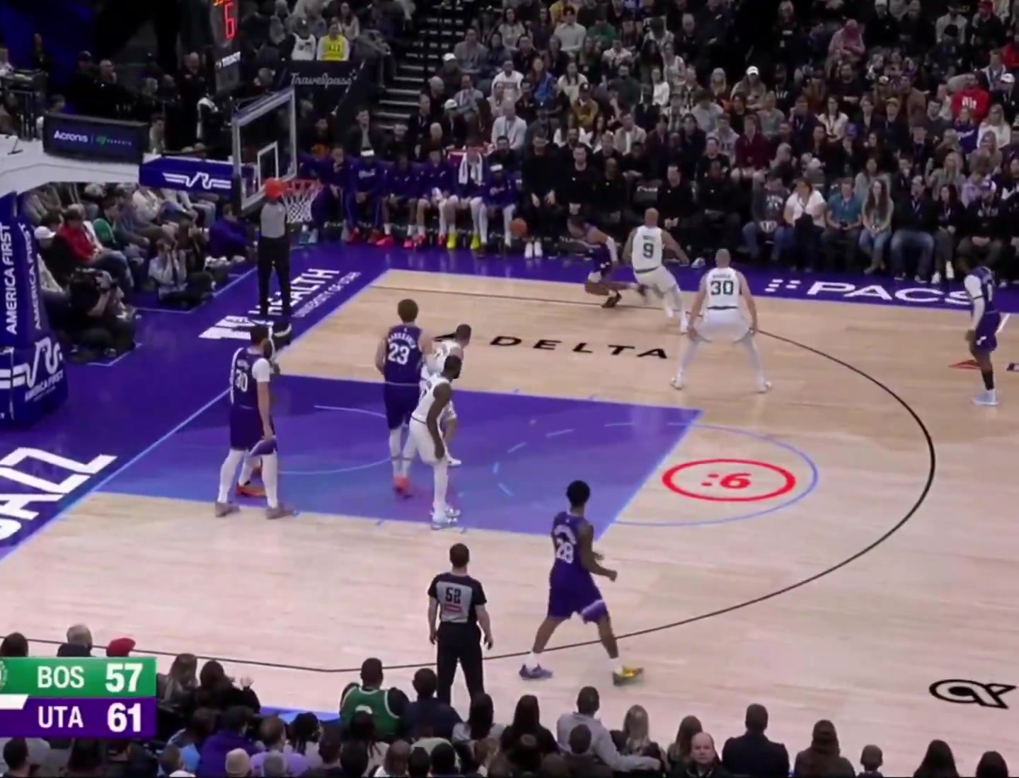 Keyonte George spins and hits the three He's got 23 points at halftime