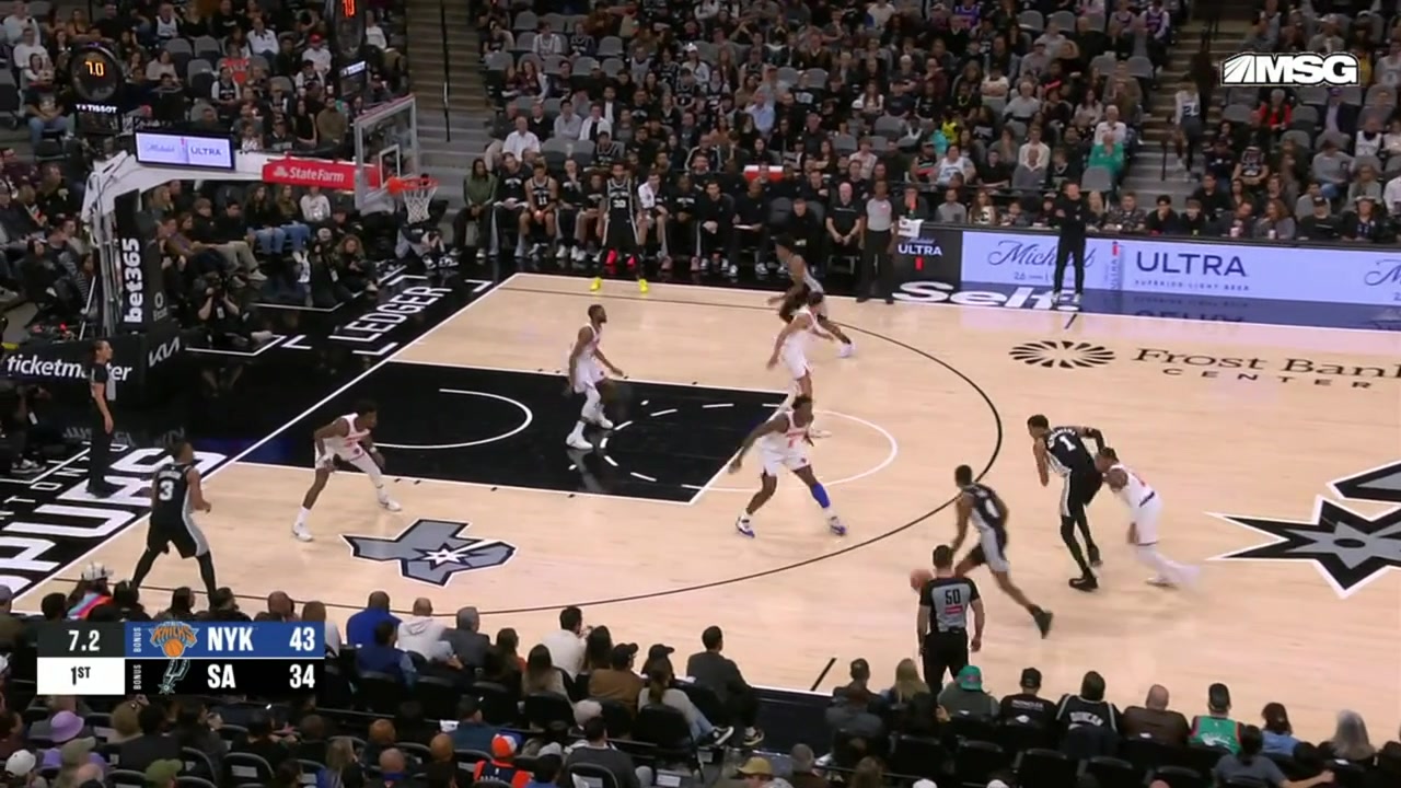 Ariel Hukporti with a buzzer-beater layup to end the 1st quarter off a halfcourt pass by Kevin McCullar Jr with a replay
