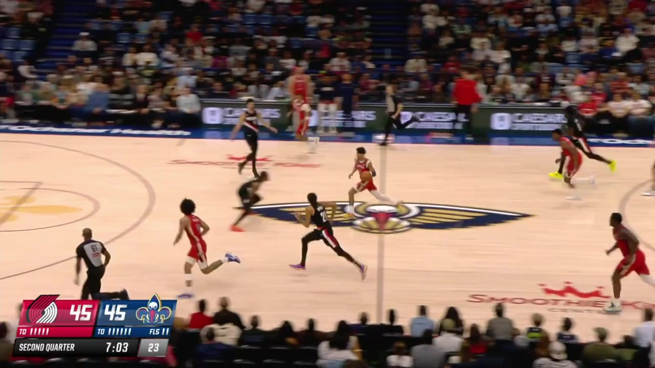 Zion Williamson with the powerful dunk
