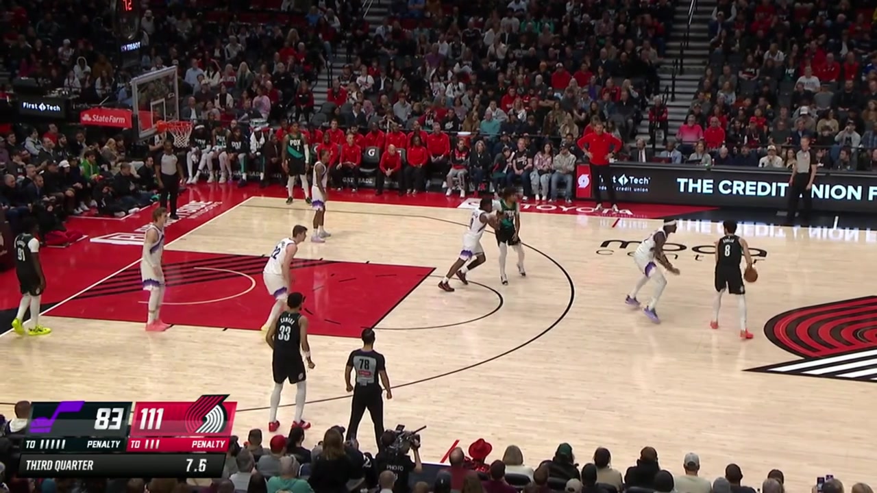 Shaedon Sharpe hits another 3-pointer buzzer-beater to end the quarterHe did it at the end of the 1st quarter and he did it again with a replay