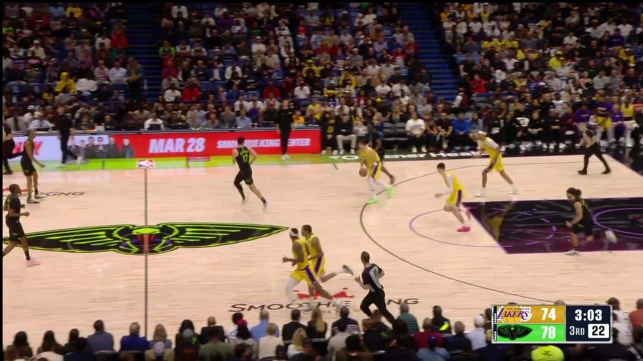 Grand Theft Alvarado strikes again and leads to a Trey Murphy corner three