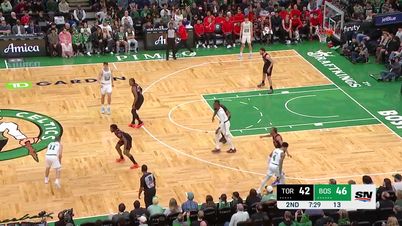 Colin posterizes Pritchard on a fast break alleyoop