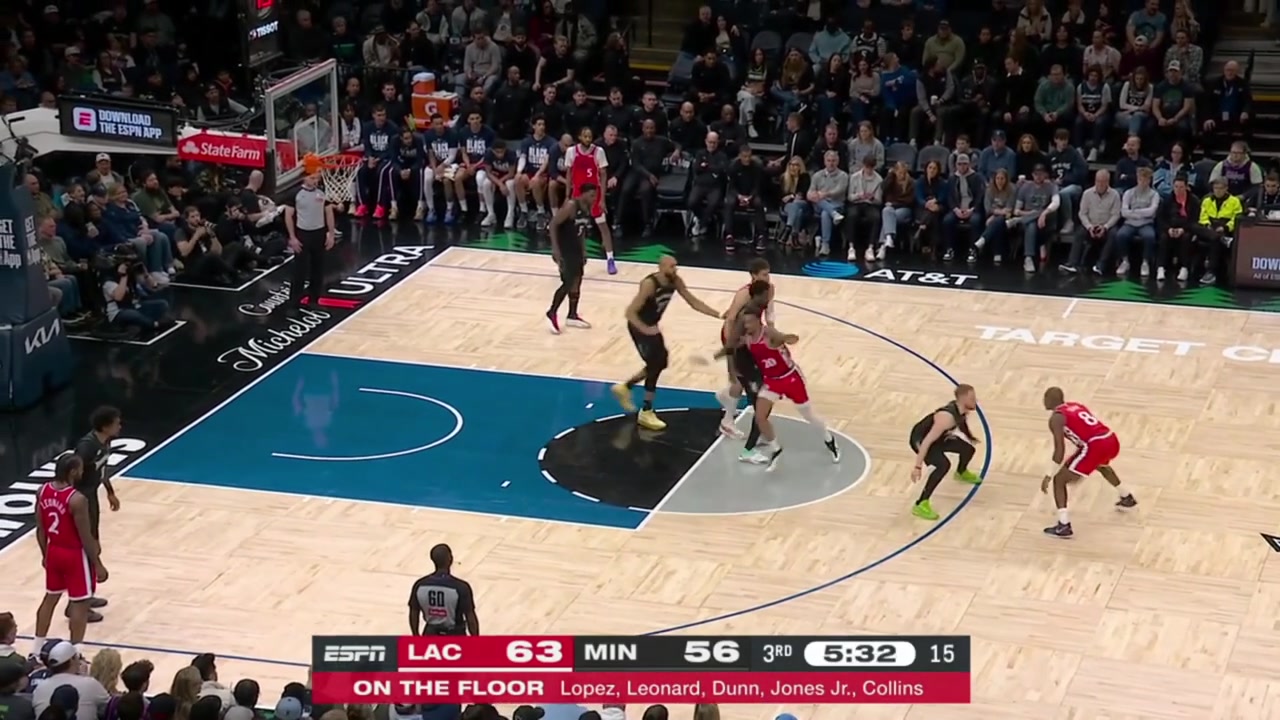 Kawhi Leonard hounded by Jaden McDaniels adjusts and get it to fall for his 30th point
