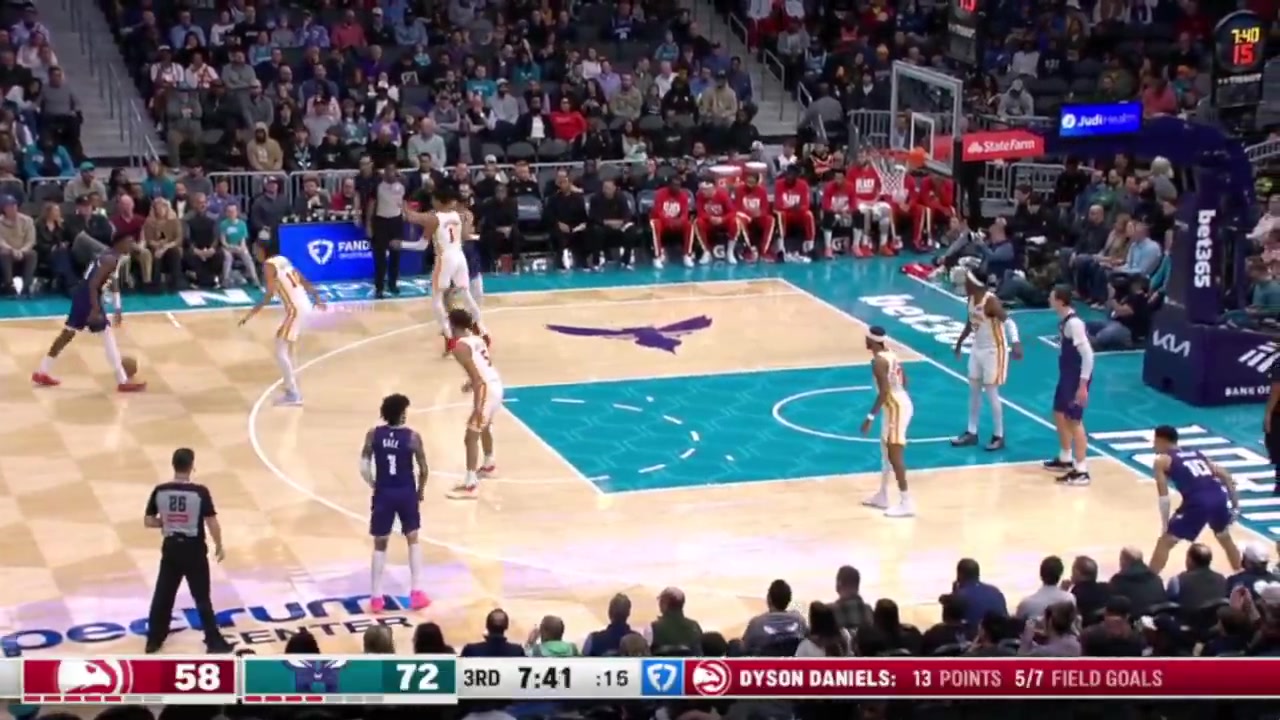 Brandon Miller skies high and dunks on Okongwu