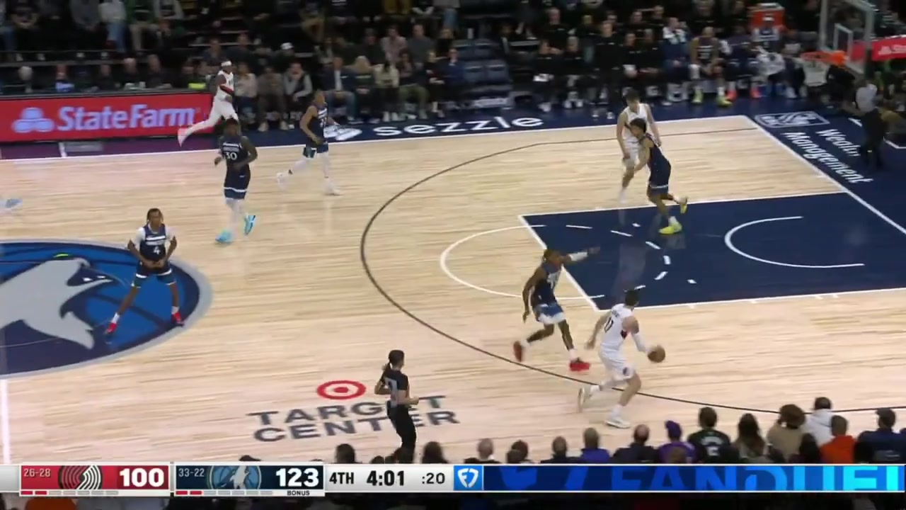 Julius Randle with the fastbreak windmill dunk in garbage time to give him 41 points with replays Getting his teammates hyped Timberwolves and Blazers commentaries