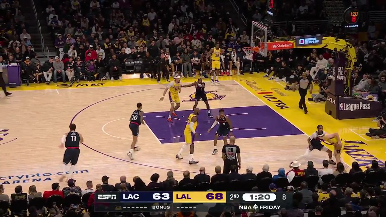 Austin Reaves fakes the behind-the-back pass and finishes