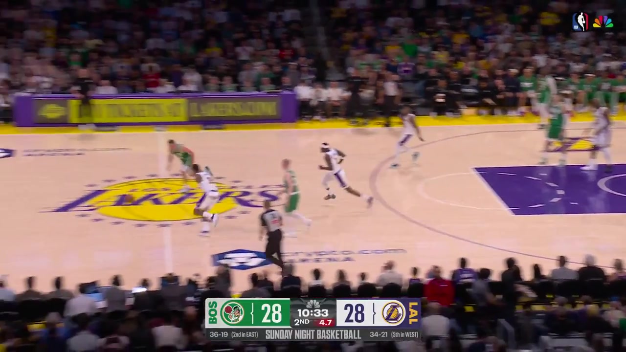 Payton Pritchard drills the LOGO 3 to beat the shot clock