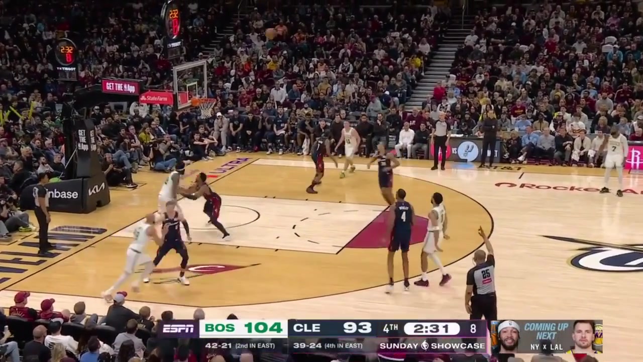James Harden with an incredible full-court alley-oop pass