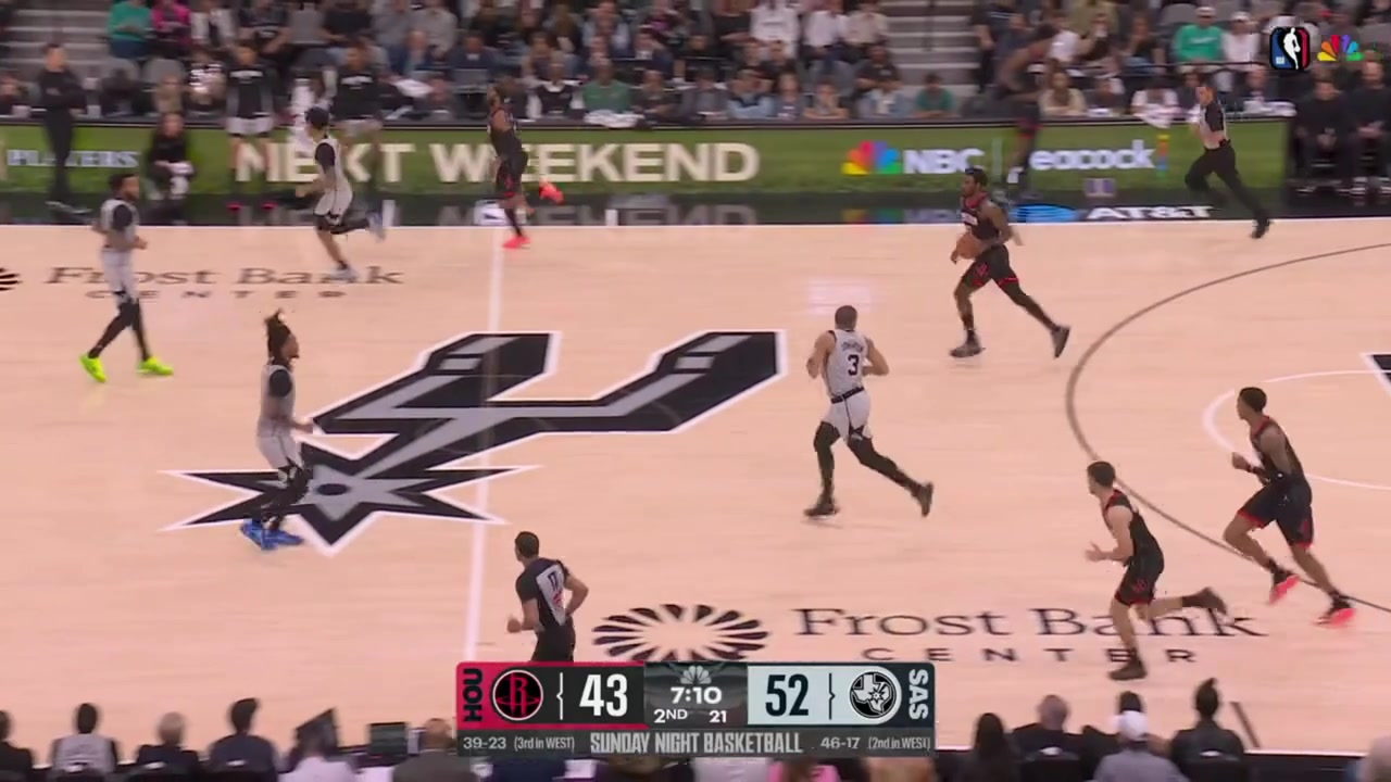 Victor Wembanyama baits Tari Eason to take a shot near the rim and blocks it with force with replays