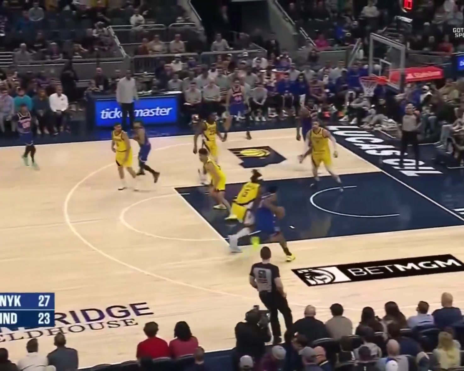 OG Anunoby blows by Jarace Walker and finishes the one handed poster over Micah Potter