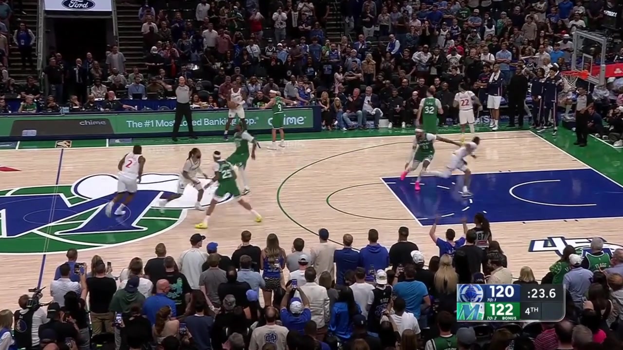 Kawhi Leonard drives straight to the rim and scores to tie the game with 19 seconds left