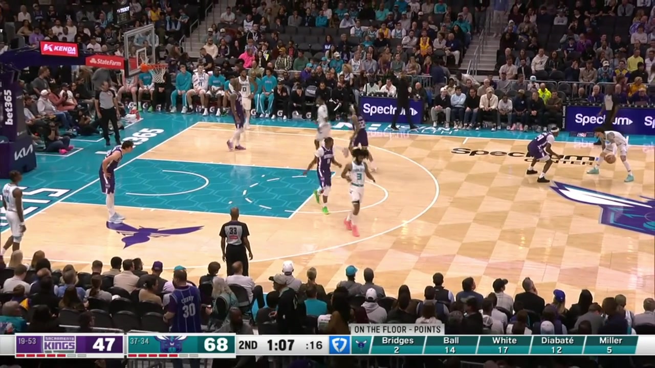 Brandon Miller dunks it over Maxime Raynaud and Moussa Diabat nearly makes the double pump And-1 dunk with replays