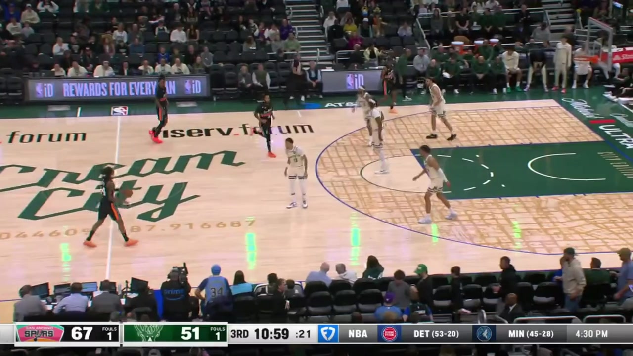 Victor Wembanyama with the lefty alley-oop dunk off a lob by Stephon Castle 7th assist