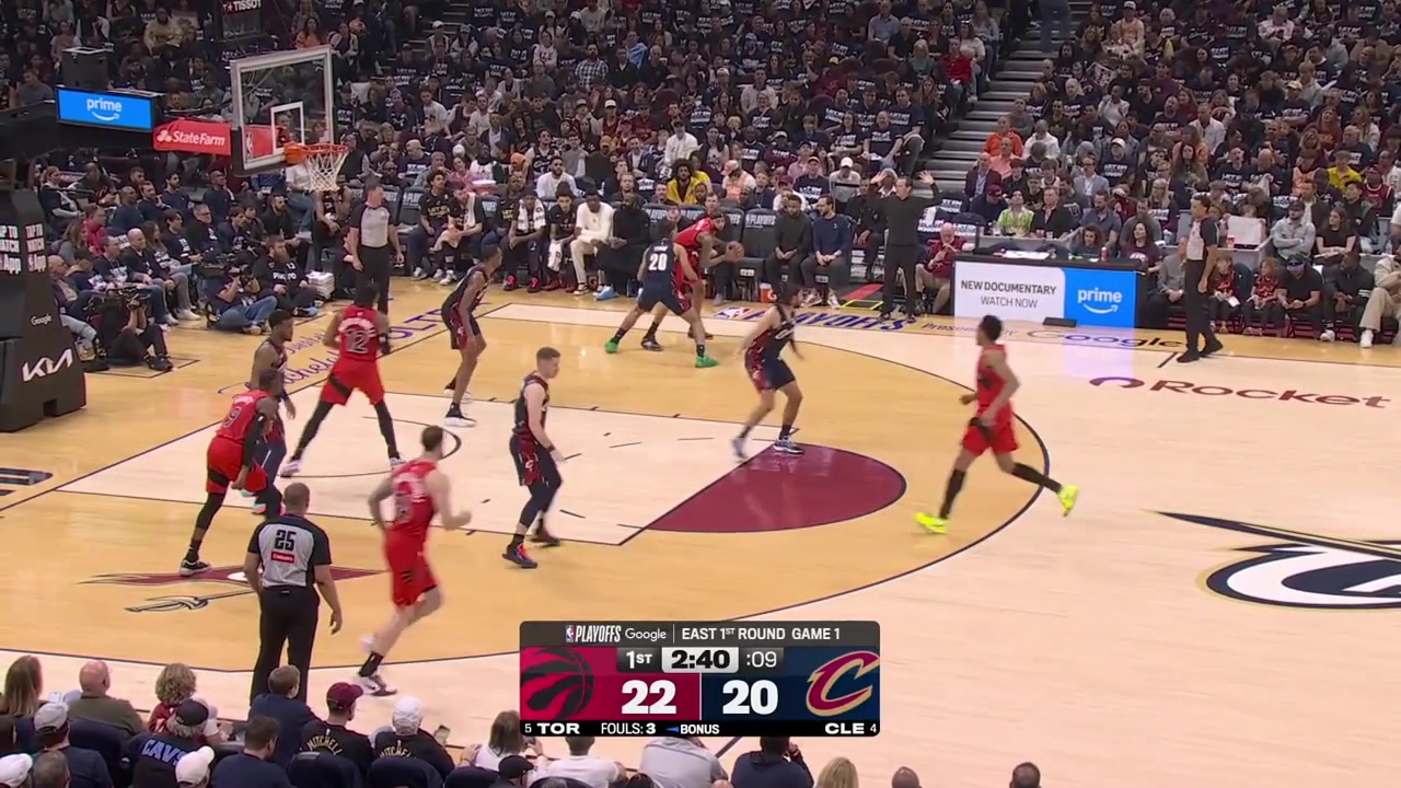 Brandon Ingram hits the fadeaway shot with Jaylon Tyson all over him with a replay