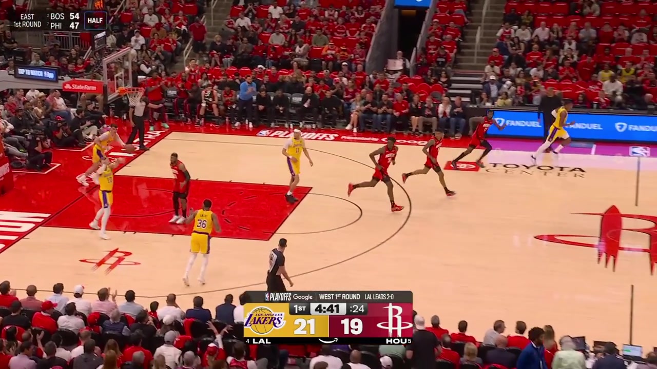 Jabari Smith Jr receives his 3rd personal foul in the 1st quarter points at the ref saying something and also receives a tech with a replay