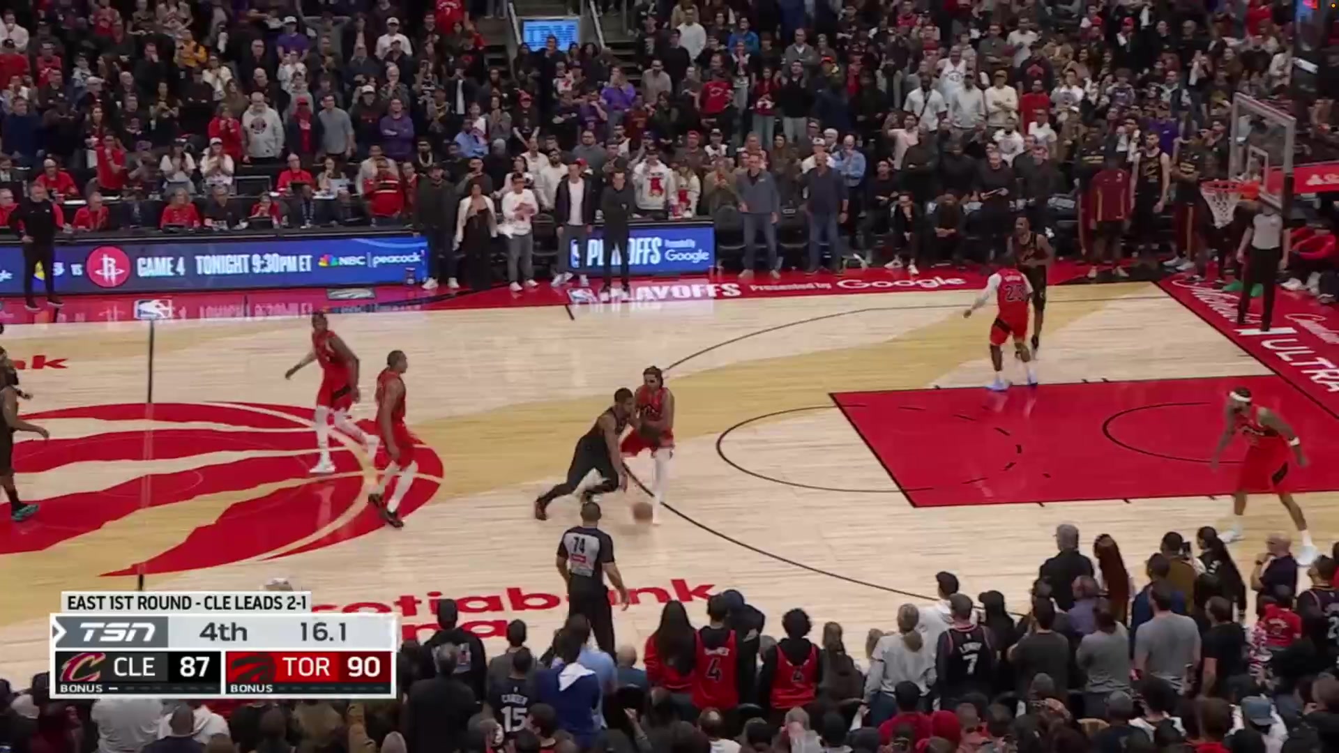 Collin Murray-Boyles plays disciplined defense and forces the Mitchell miss and foul hunting attempt