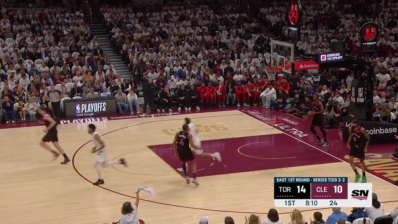 Scottie Barnes with the no look dime to Jakob Poeltl for the easy reverse layup with replays