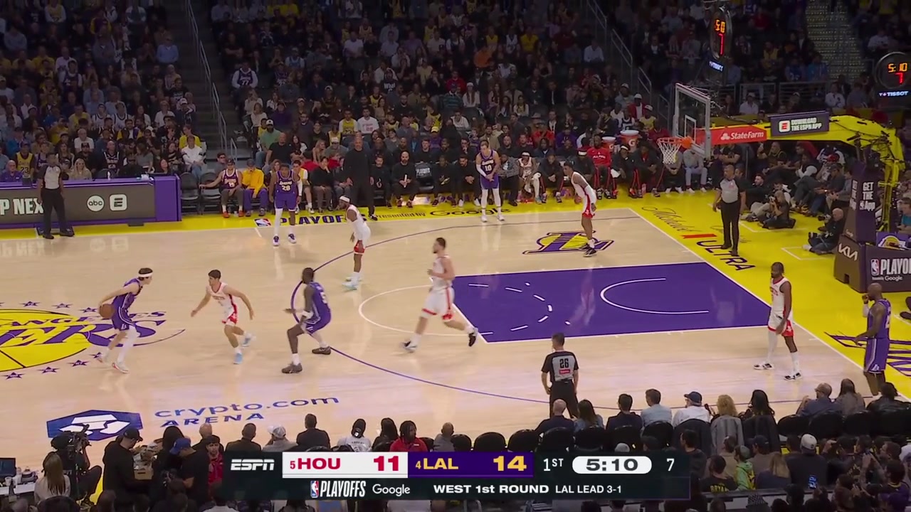 Jabari Smith Jr with a great block on Deandre Ayton's dunk attempt with replays And Austin Reaves finds Ayton for the easy 2 shortly after
