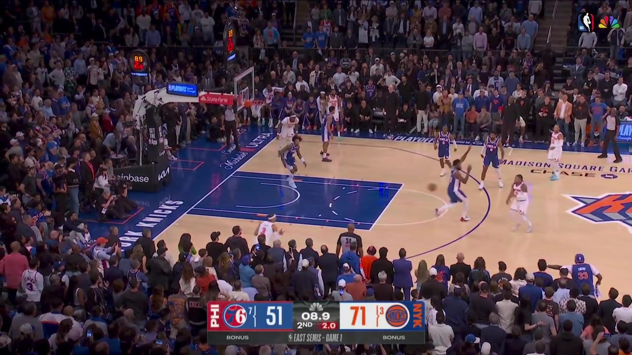 Jalen Brunson has 27 points Knicks lead by 23 at halftime after he hits a deep 3