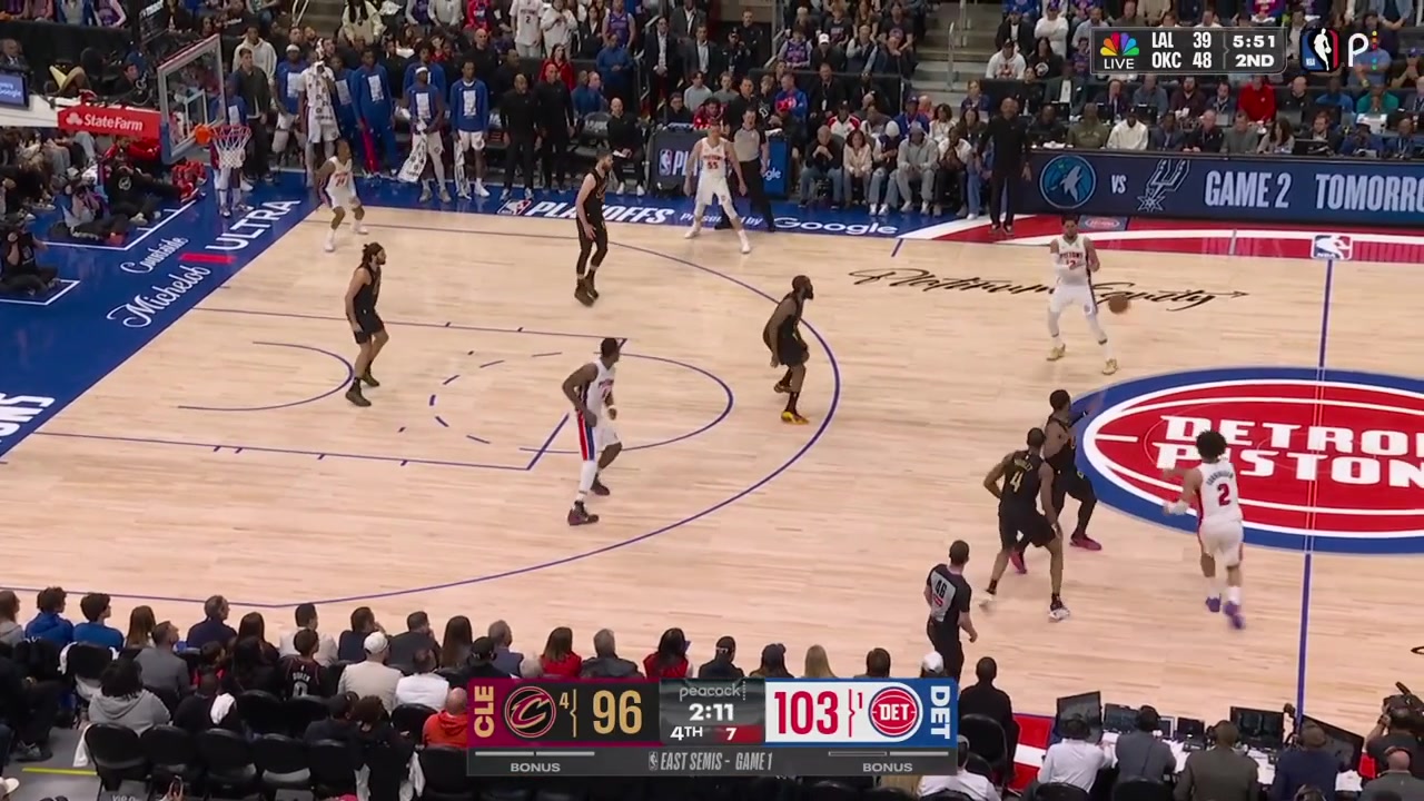Tobias Harris crosses James Harden and scores a big floater in crunch time