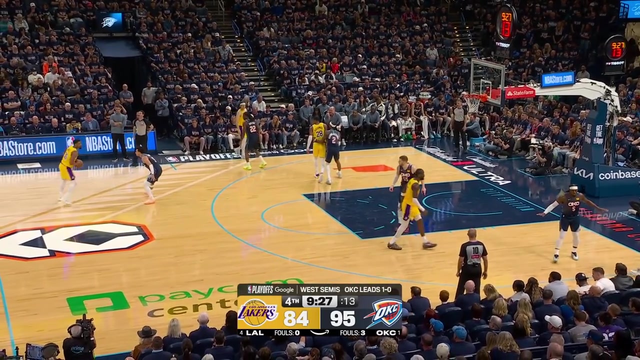 LeBron James scores the lefty layup to give him 16 points