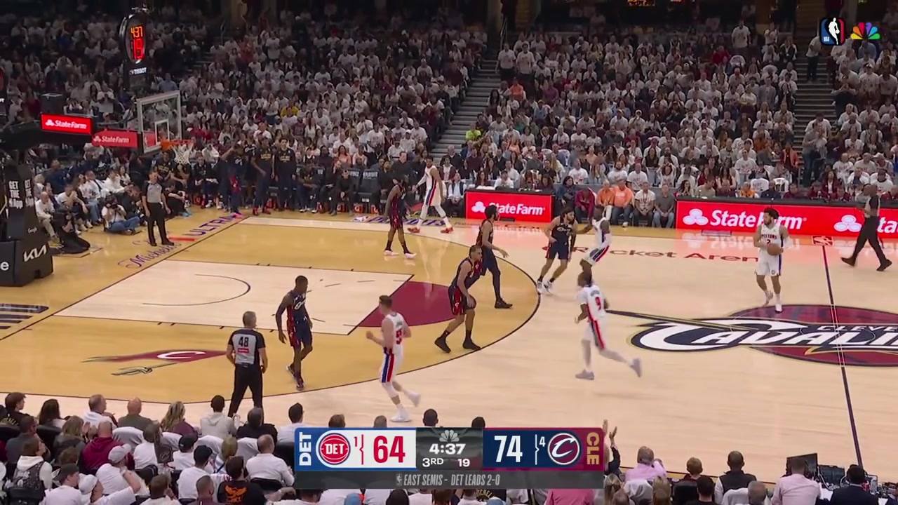 Duncan Robinson hits a 3-pointer and then finds Paul Reed for the dunk with replaysA 11-2 run by the Pistons cutting the Cavs' lead to just 5