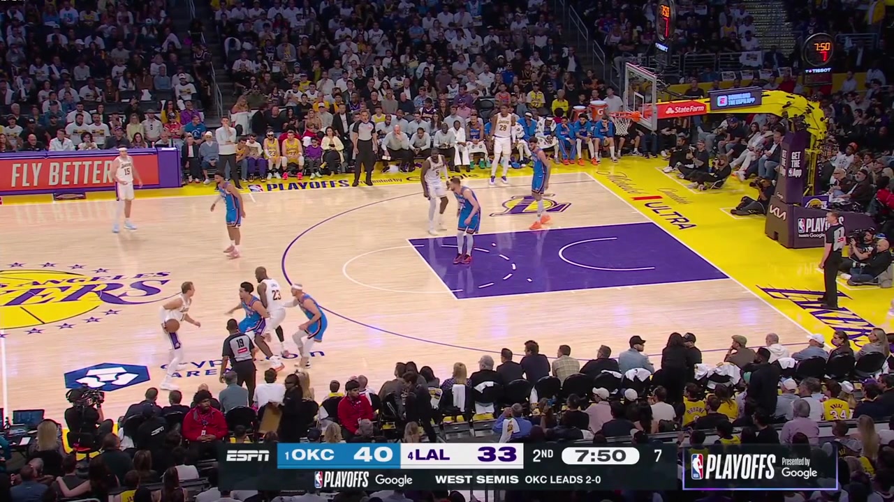 LeBron James passes to Luke Kennard who scores the hook shot and Kennard finds LeBron for the corner 37 points and 4 assists for LeBron