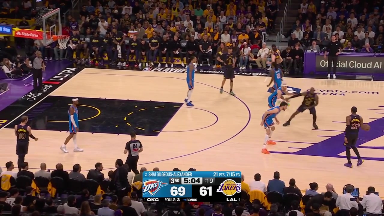 Austin Reaves lobs it to Jaxson Hayes who climbs the ladder and finishes it with the dunk over Chet Holmgren with replays