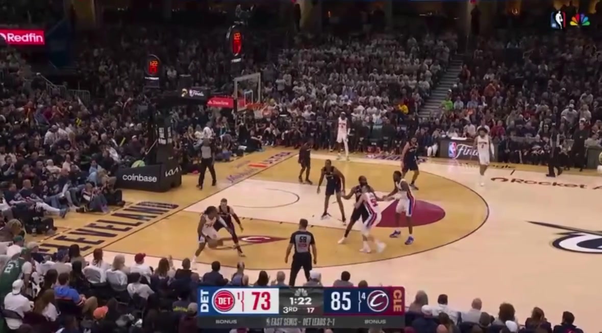 Mobley helps on the Jenkins drive blocks off Reeds drive then swats Jenkins layup attempt
