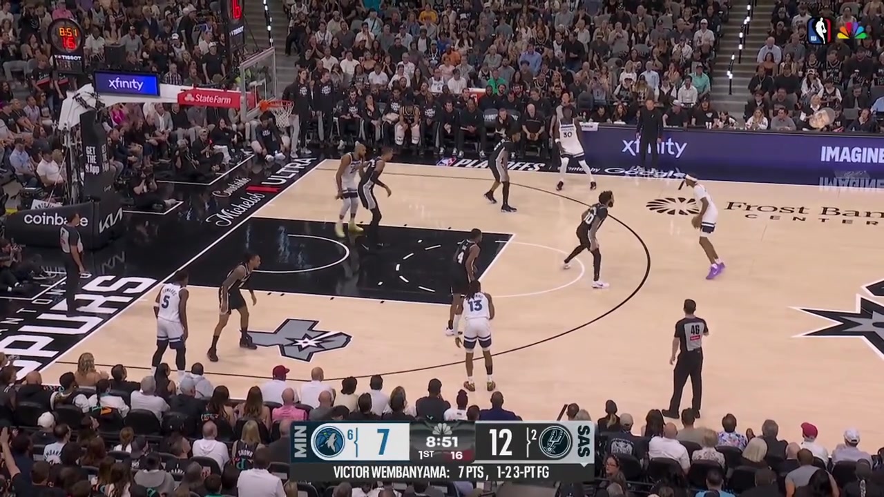 Victor Wembanyama grabs the rebound and finds Julian Champagnie for the corner 3