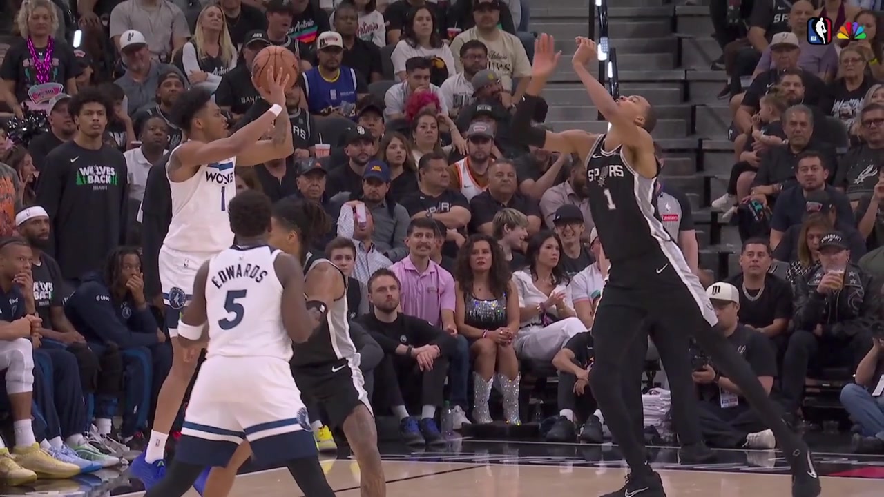 A replay of Victor Wembanyama blocks Terrence Shannon Jr's corner 3 attempt with his fingertips