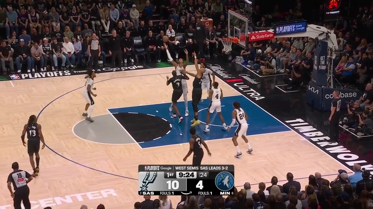 Stephon Castle with the powerful two-handed dunk to put the Spurs up 8 with replays