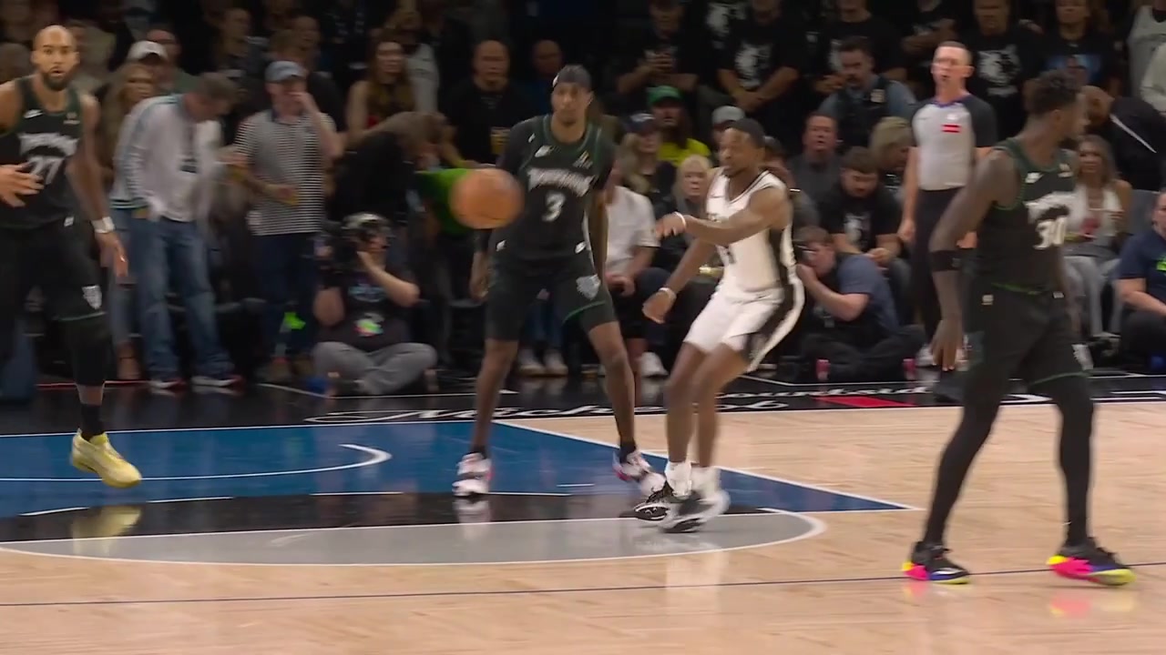 Replays of Stephon Castle highlights from the game thus far