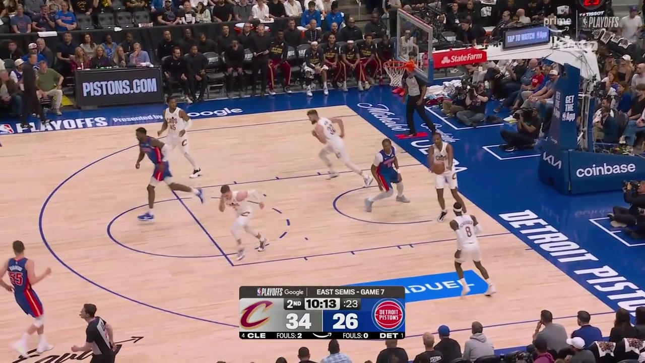 Donovan Mitchell finds Evan Mobley for the 2-handed jam over Ausar Thompson