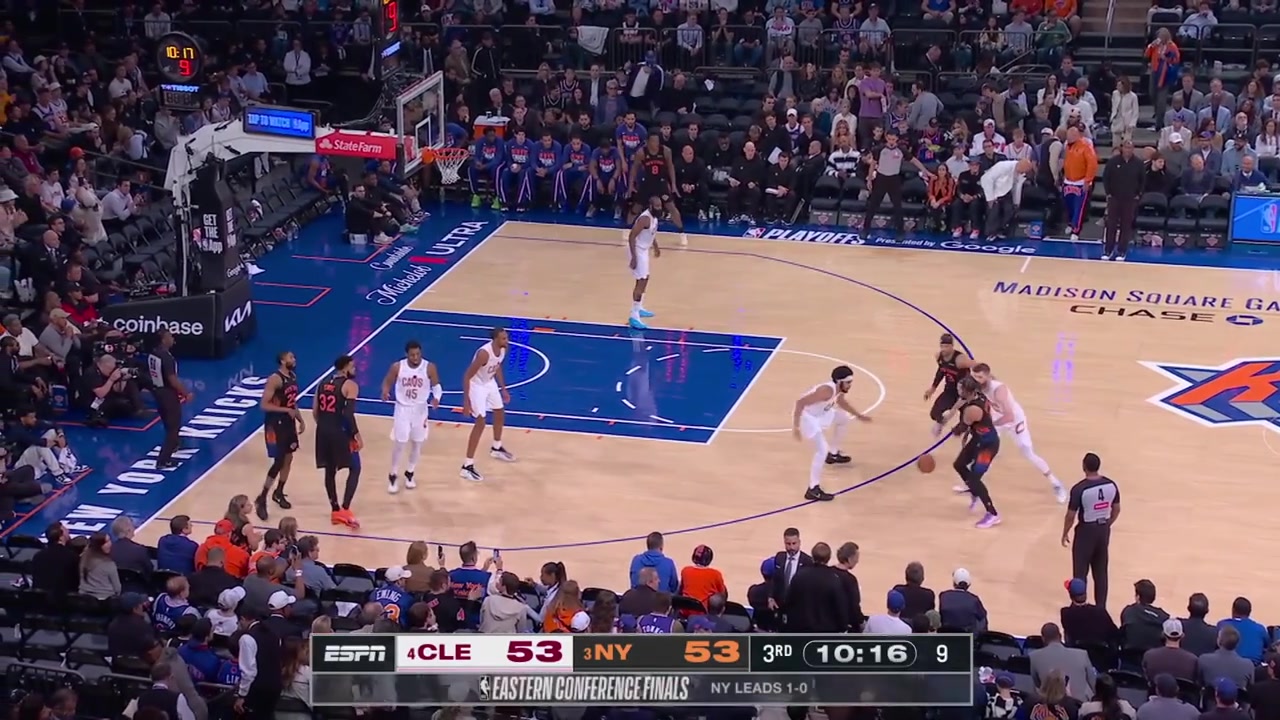 Jalen Brunson hits a deep 3 in Dean Wade's face and shortly after Karl-Anthony Towns with the outlet pass to Brunson who finds Josh Hart for the easy fastbreak dunk