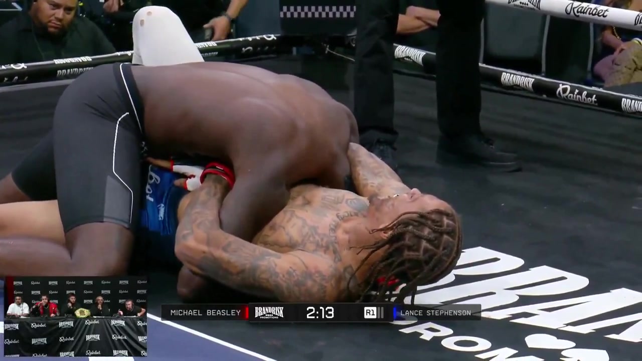 Lance Stephenson made Michael Beasley tap out with a rear-naked chokehold in an amateur MMA fightIt took him just a minute to win