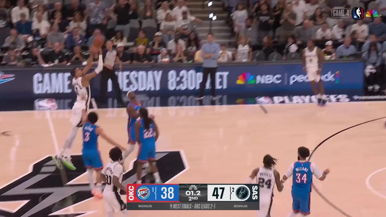 Wemby with a half-court buzzer beater to end the half