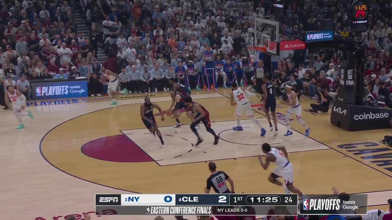 Donovan Mitchell with back to back 3s early in the game