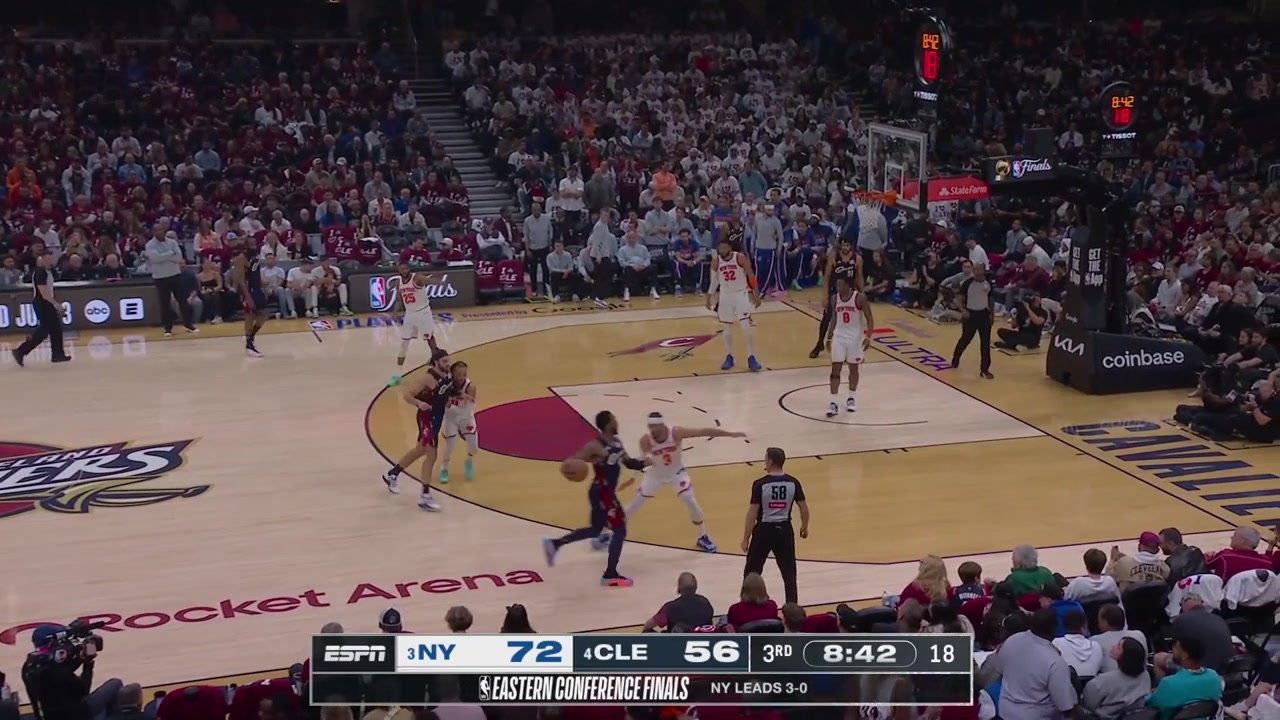 Karl-Anthony Towns blocks Max Strus and hits a 3-pointer in Jarrett Allen's faceMikal Bridges hits the corner 3 putting the Knicks back up by 22