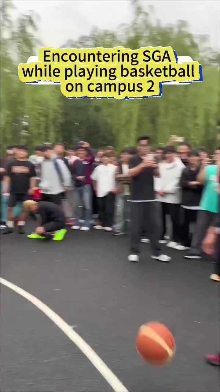 NBA fans in China imitate SGA in a game of pickup basketball