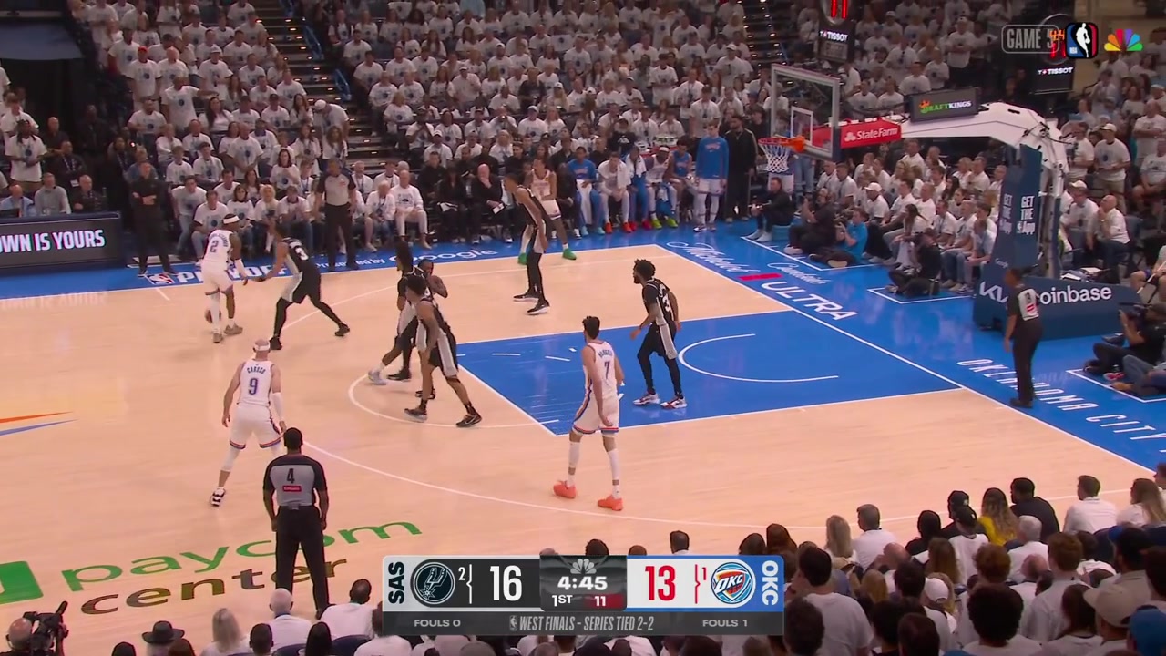 Julian Champagnie with the putback and now he has 13 points in a row in the 1st quarter