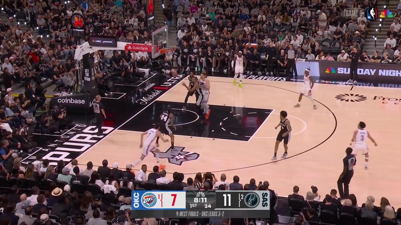 Victor Wembanyama tells his teammates to move away and let him ISO Isaiah Hartenstein so he drives and scores the turnaround jumper over him in the paint with a replay