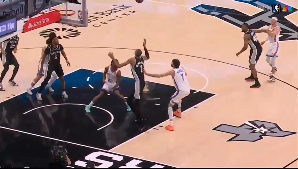 Wemby shoves Cason Wallace while attempting to find balance