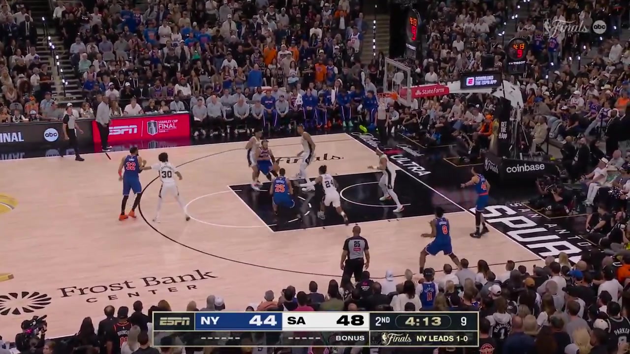 Knicks with the beautiful ball movement for Bridgers third three of the night
