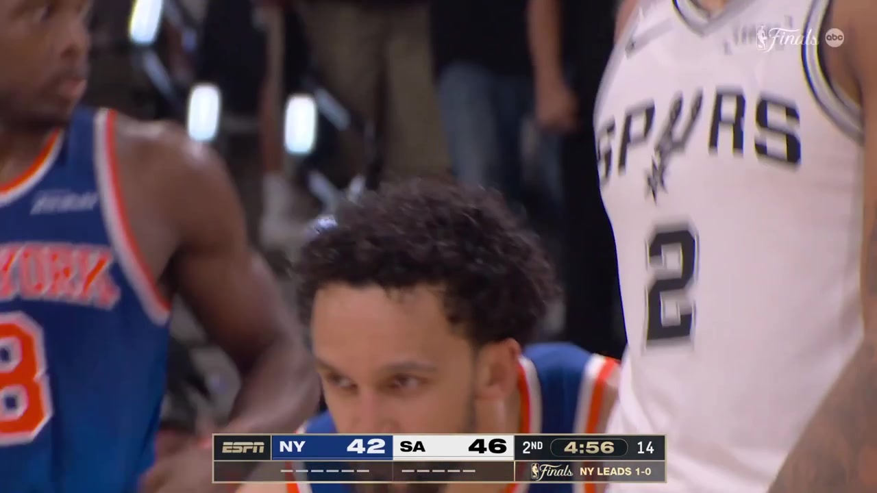 Mitchell Robinson and Victor Wembanyama push each other off the ball and Robinson receives a technical foul with replays