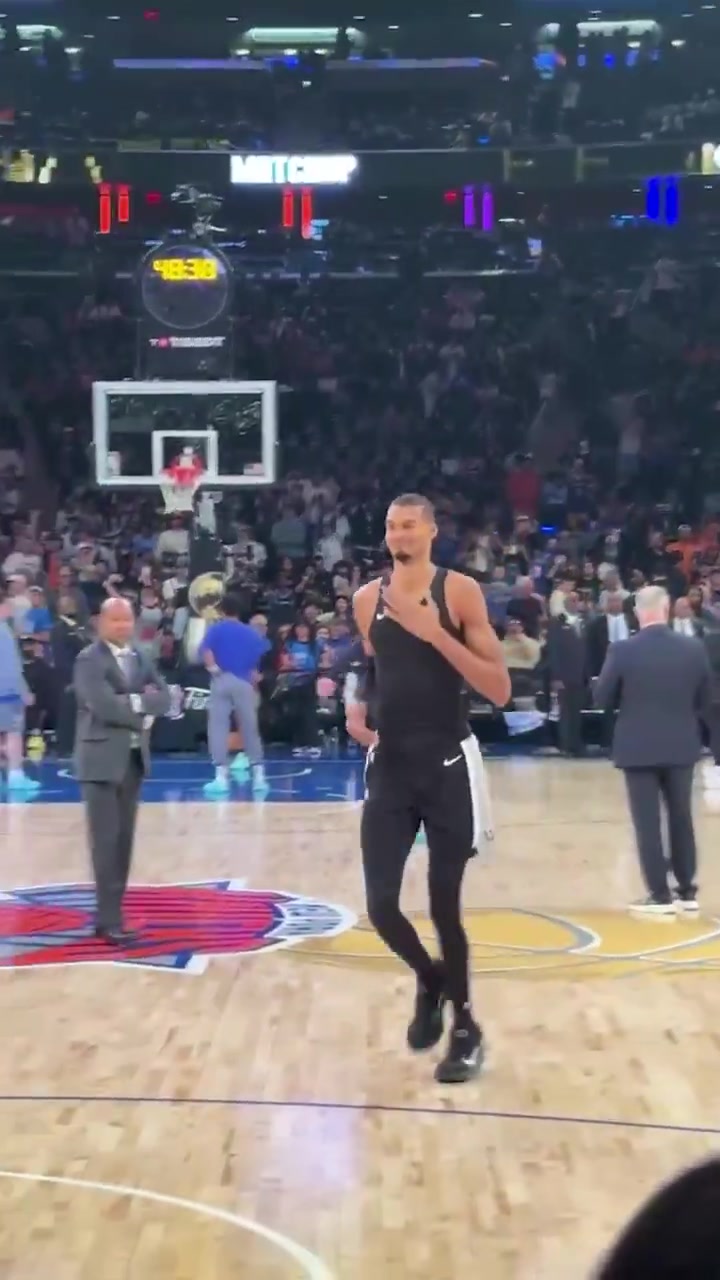 Knicks fans greeting Wemby with boos early