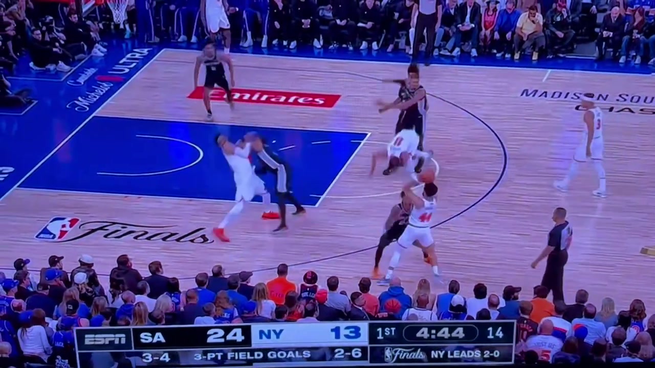 Spike Lee gets animated and the Knicks get a foul call